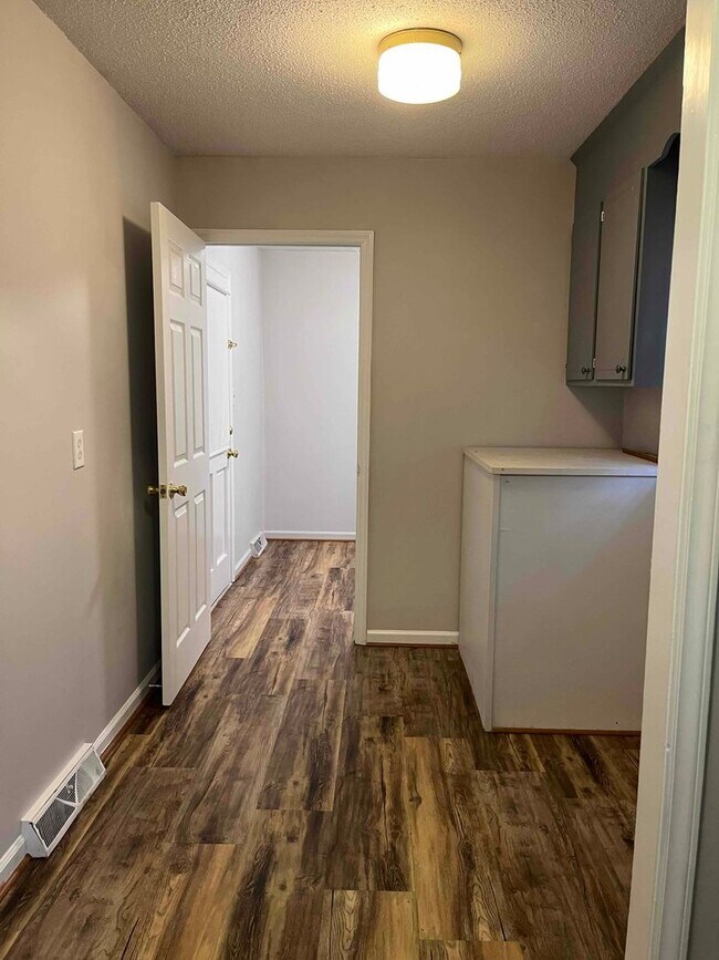 Foto del edificio - Caroline St. - 3BR / 2BA