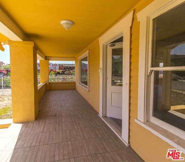 Foto del edificio - 1737 5th Ave
