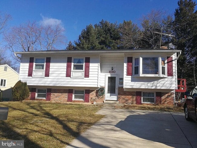 Photo - 1010 Julian Pl (Rockville, MD) House