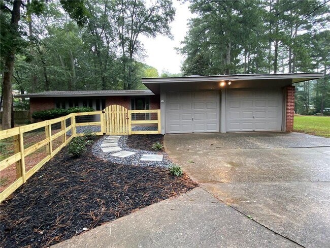 Building Photo - 145 Elaine Dr