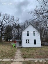 Building Photo - 705 W Grove St