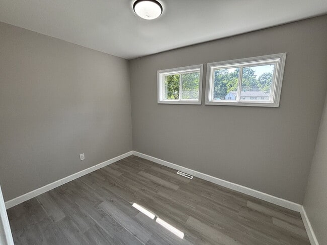 Building Photo - Newly Renovated House in Gary!