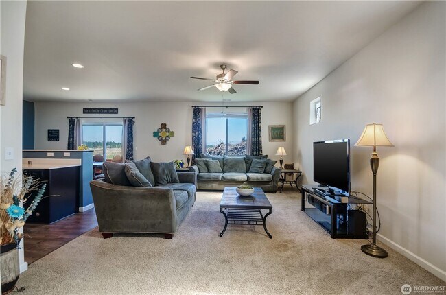 Building Photo - House for Rent in Puyallup, WA