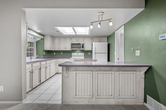 Foto del edificio - 2 Bed 2 Bath  in Heather Ridge