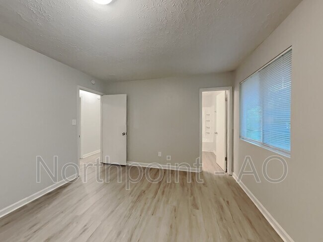 Foto del edificio - 8103 Flamingo Dr