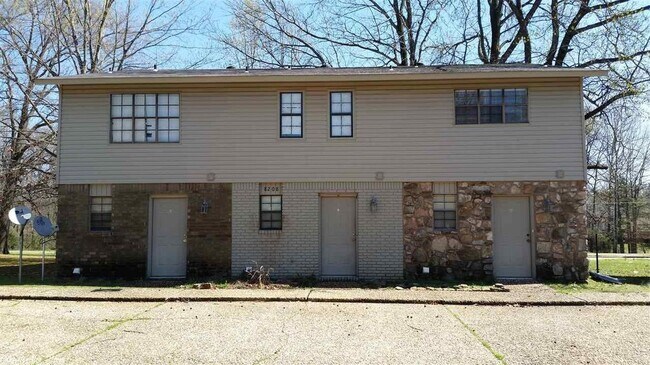 Building Photo - 8208 Woodview Drive East