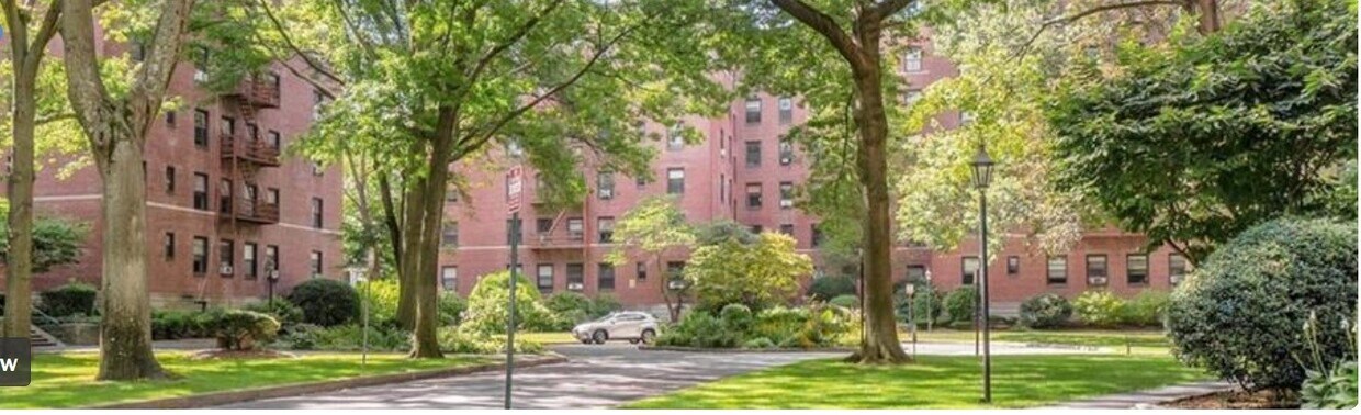 Street View - 311 Larchmont Acres