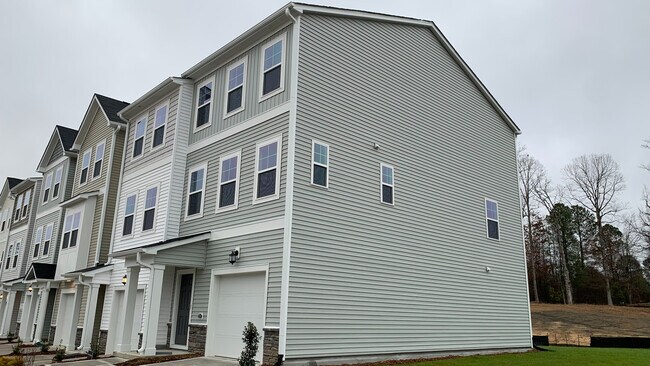 Foto del edificio - Room in Townhome on Chert Ln