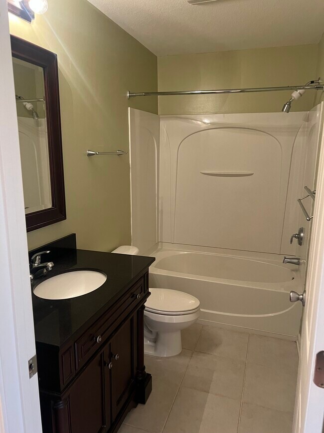 Segundo baño - 43 Rotunda Cir