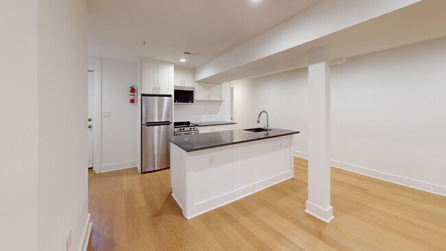 Foto del edificio - 472 Ridge St NW