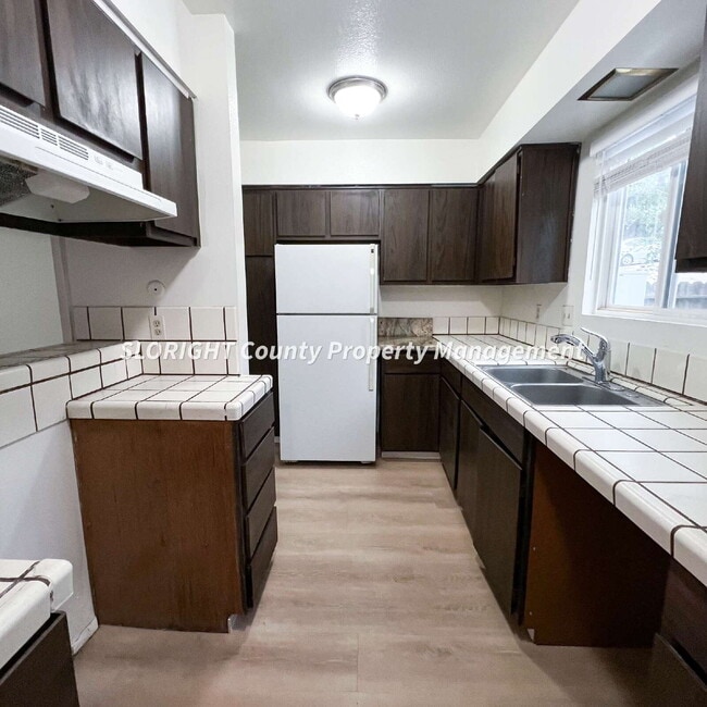 Foto del edificio - AVAILABLE NOW - 2 Bed, 1 Bath Paso Robles Apartment