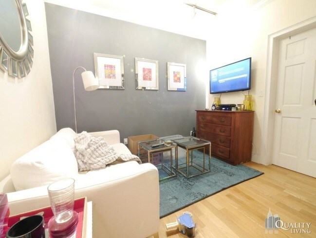 Building Photo - 309 E 5th St