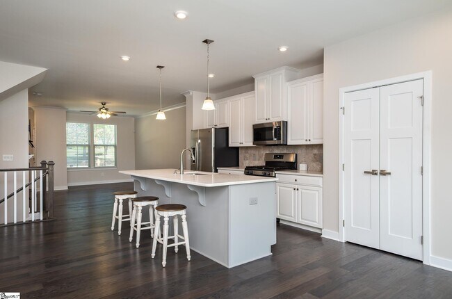 Foto del edificio - 6 Itasca Dr