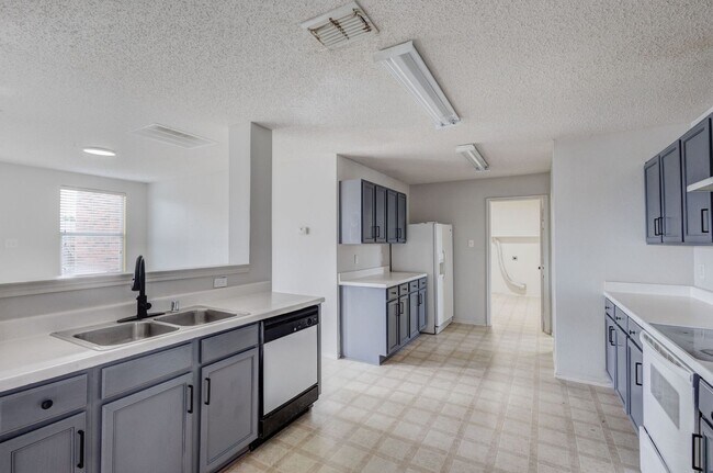 Building Photo - 1352 Dawson Way