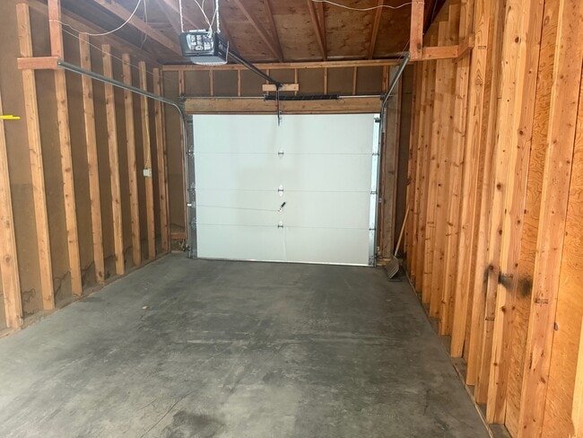 Building Photo - 704 Miller Ct