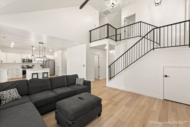 Foto del edificio - Female Only - Private Room with Shared Bathroom in a brand new built townhome - furnished & utili...