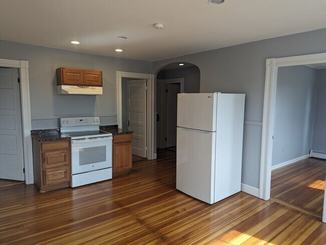 Building Photo - 47 Roslyn St