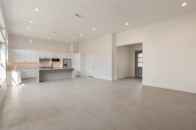 Building Photo - 2654 Mt View Dr