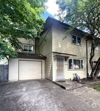 Building Photo - 4932-4942 Elkhorn Ct SE