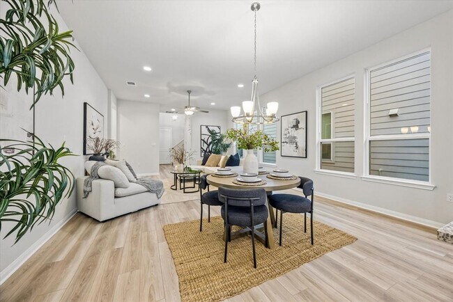 Foto del edificio - 320 Creek Rd