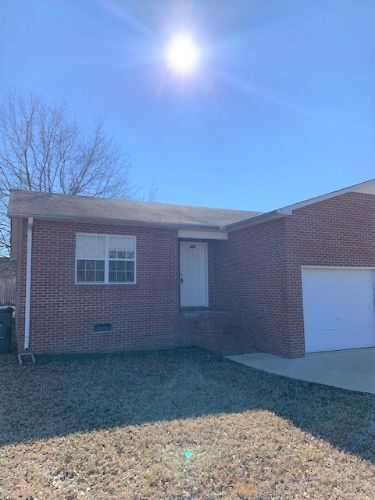 Foto del edificio - 225 Fox Creek Ct