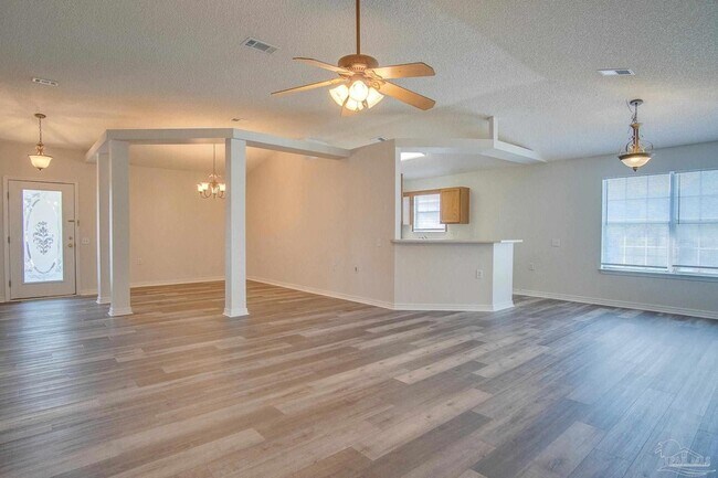 Building Photo - 2029 Shadow Lake Dr