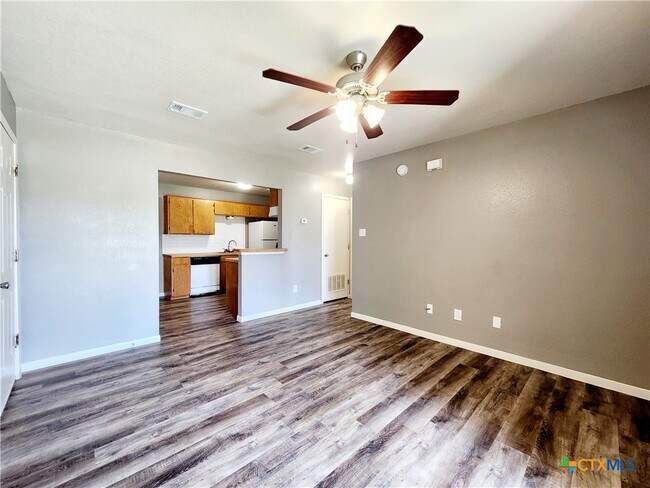 Foto del edificio - 1601 S Main St