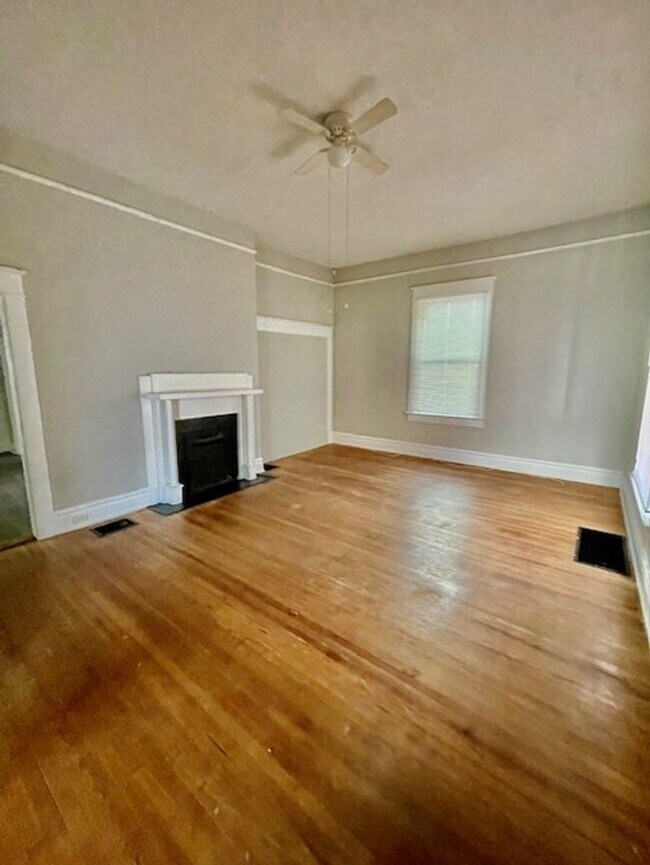 Foto del edificio - Adorable 4 bedroom 2 bath Home Located In ...