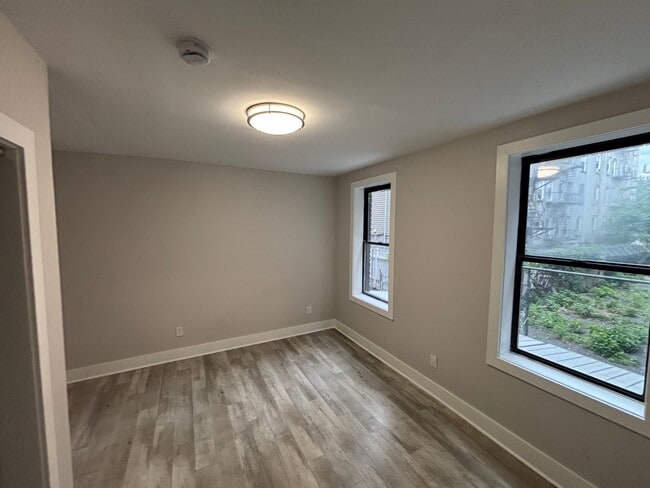 Foto del edificio - 5307 Palisade Ave