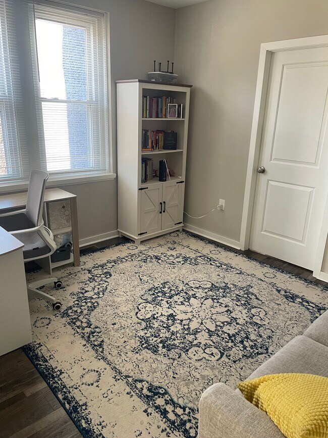 Foto del edificio - 4799 1/2 Silverwood St