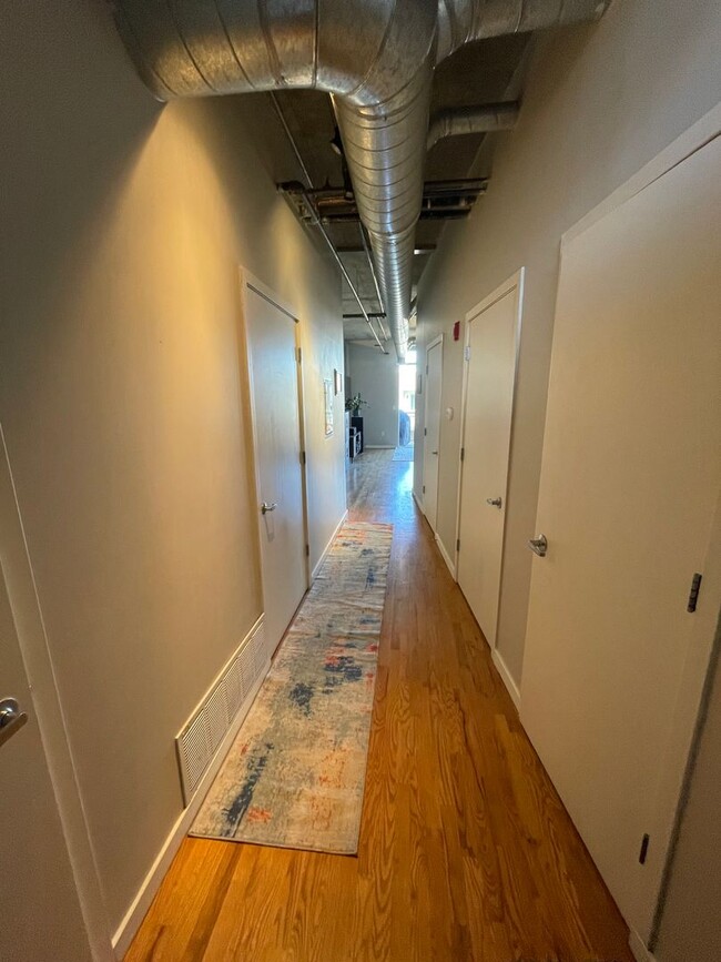 Building Photo - Contemporary Loft-Style Condo in LoHi with...