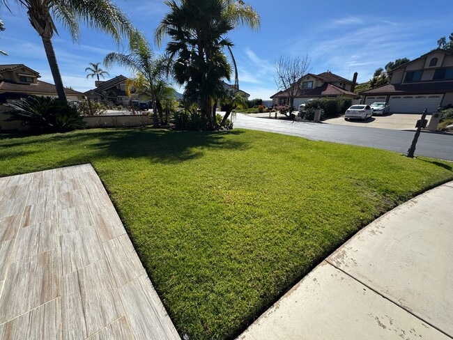 Building Photo - 4 Bedroom house with pool and amazing views