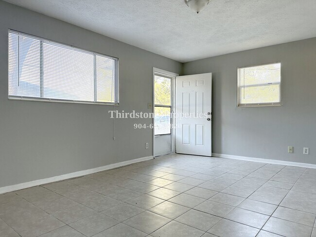 Photo - 2428 Miss Muffet Ln W House