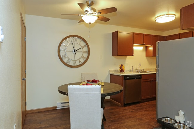 2BR - A - Woodfield Heights Apartments