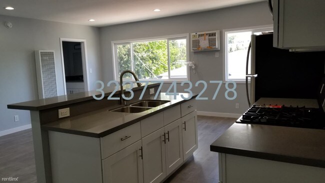 Foto del edificio - 1 br, 1 bath  - 2611 Bellevue Ave