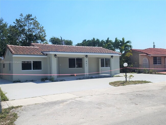 Building Photo - 801 NW 30th Pl