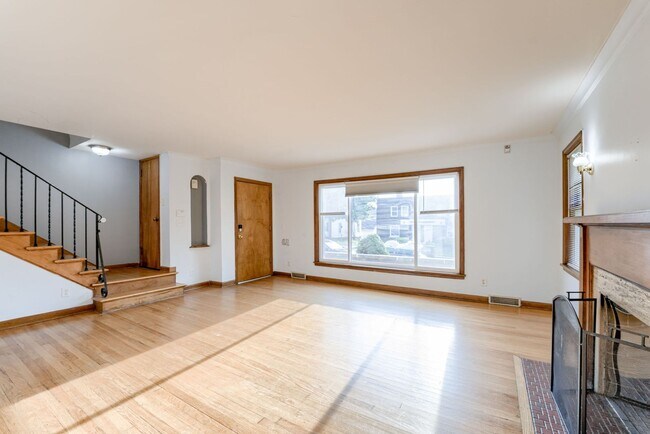 Foto del edificio - Charming 3 Bedroom Duplex Close to Dining,...