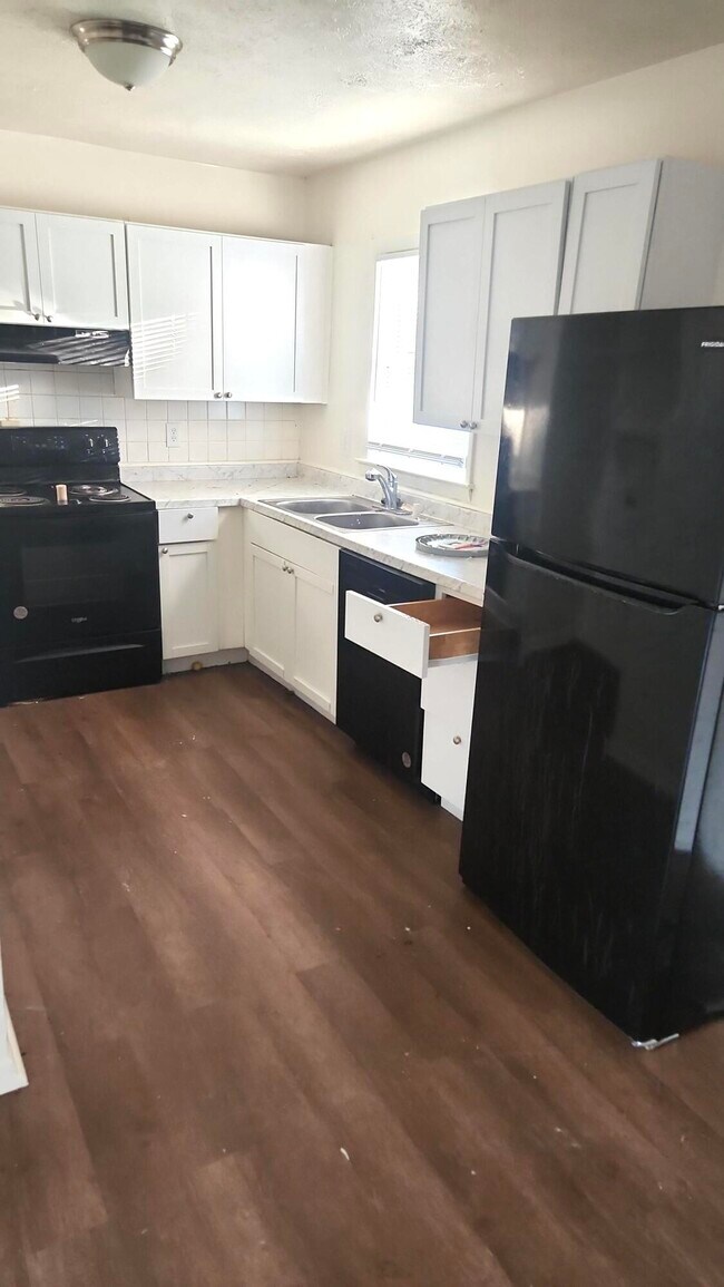 Foto del edificio - 2408 Butternut Hill Ct