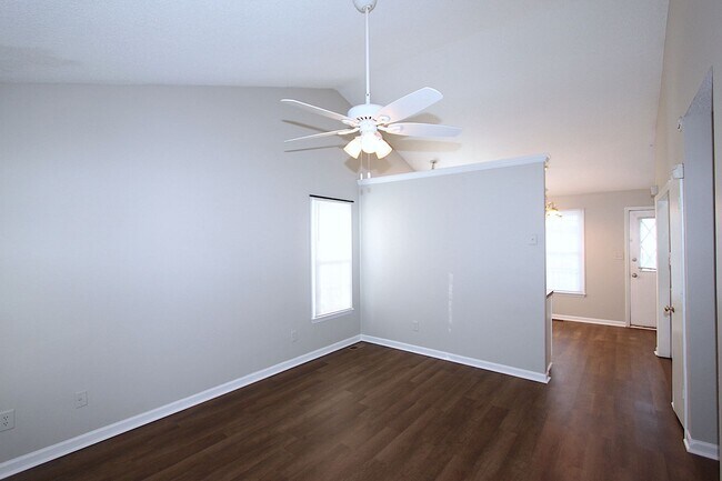 Building Photo - Cozy Ranch Style Home In Downtown Raleigh!