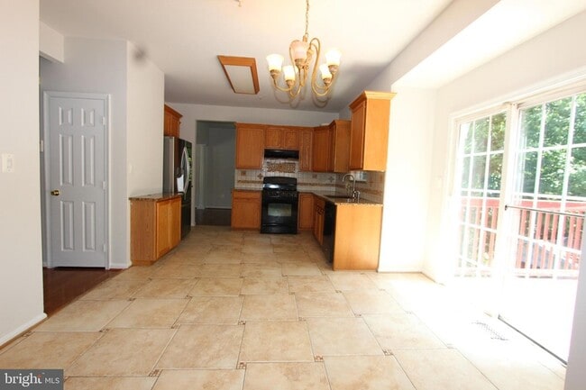 Building Photo - 406 Round Table Dr
