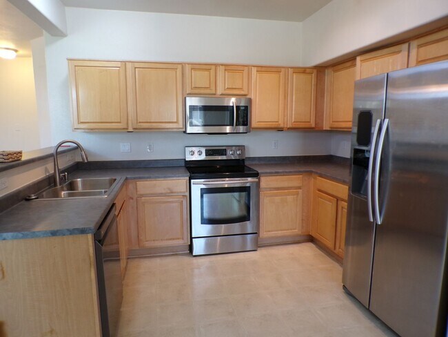 Building Photo - Spacious 2-Bed, 2.5-Bath Condo in Cherry C...