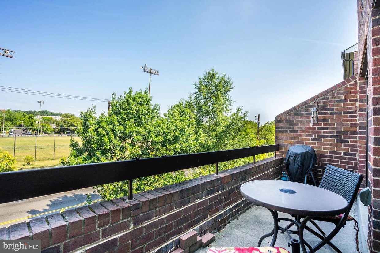 Foto principal - 1023 Quincy St NE
