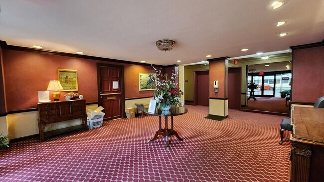 Foto del edificio - Utilities Included! Parking! Near Pentagon City Metro!