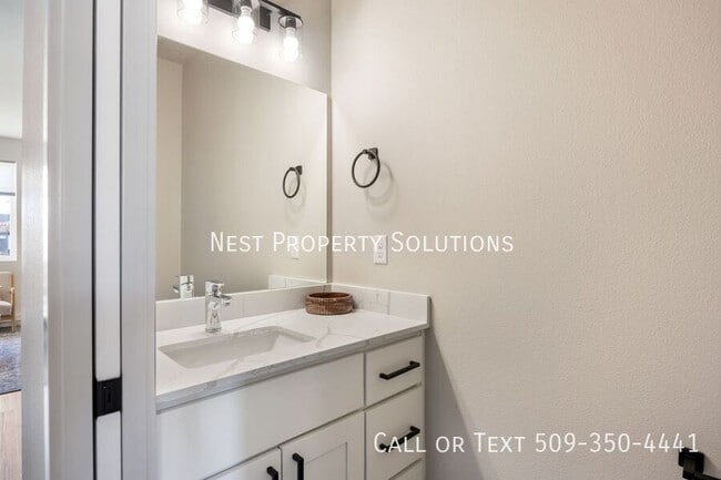 Building Photo - 370 Ivy St NE