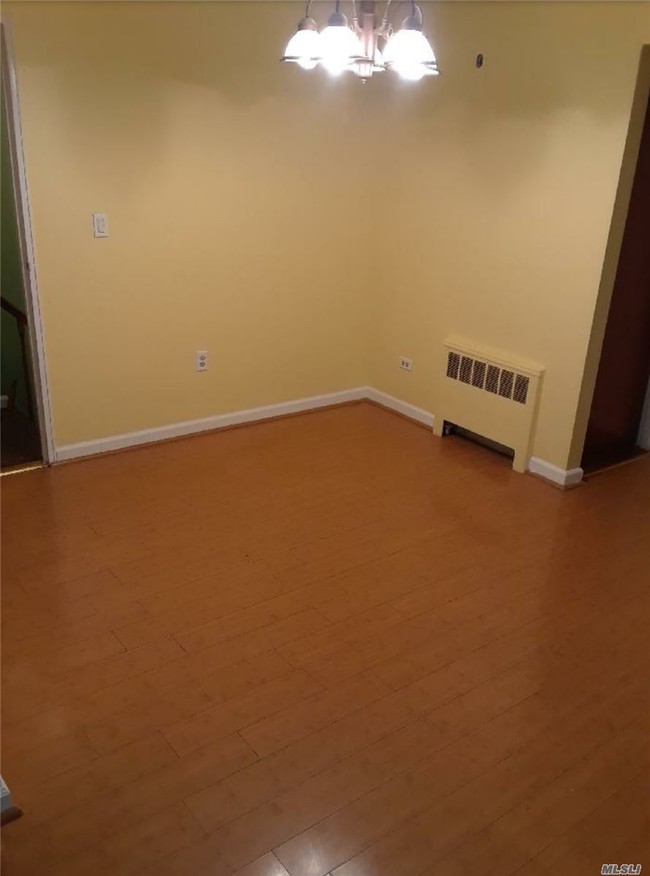 Foto del edificio - 3614 Baychester Ave