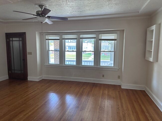 Building Photo - 3251 S Springfield Ave