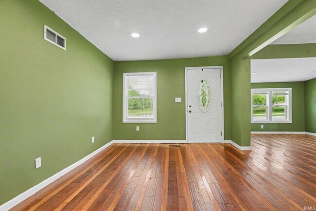 Foto del edificio - Completely remodeled home located on the north side of South Bend