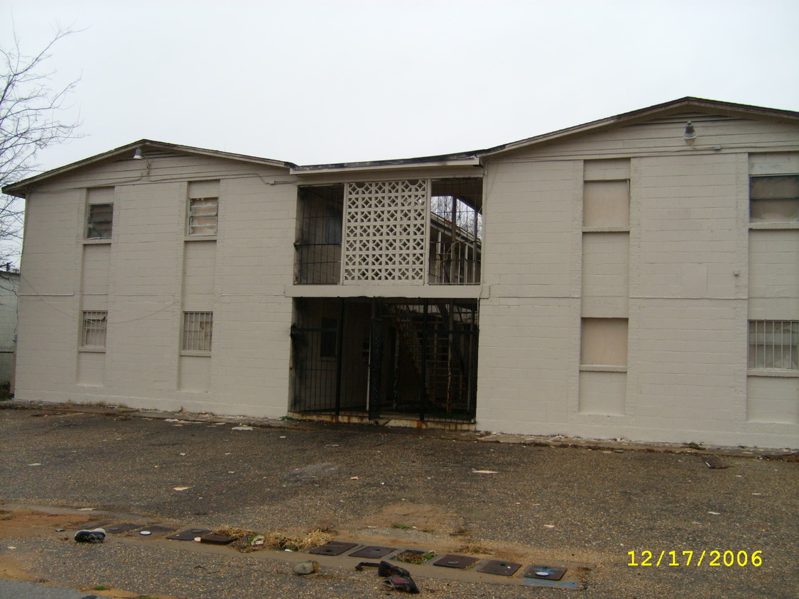 Primary Photo - 620 Cedar St