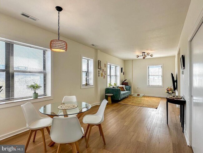 Foto del edificio - 80 New York Ave NW