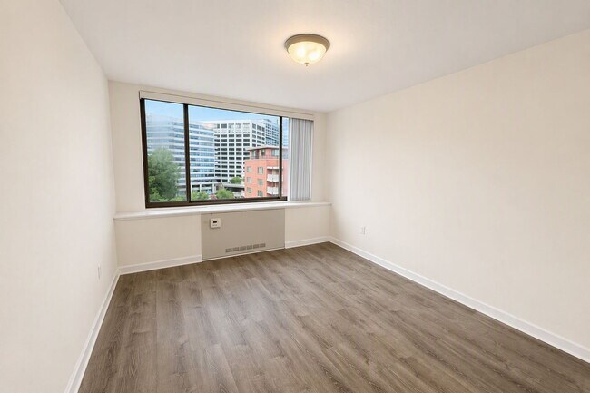 Building Photo - 1111 Arlington Blvd